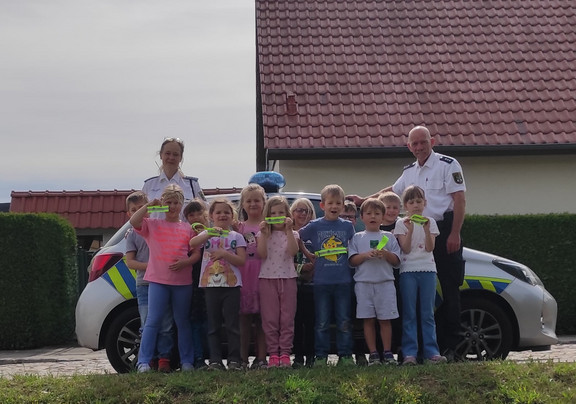 Vorschulkinder üben für den Ernstfall: Schulweg-Training mit der Polizei in Gommern
