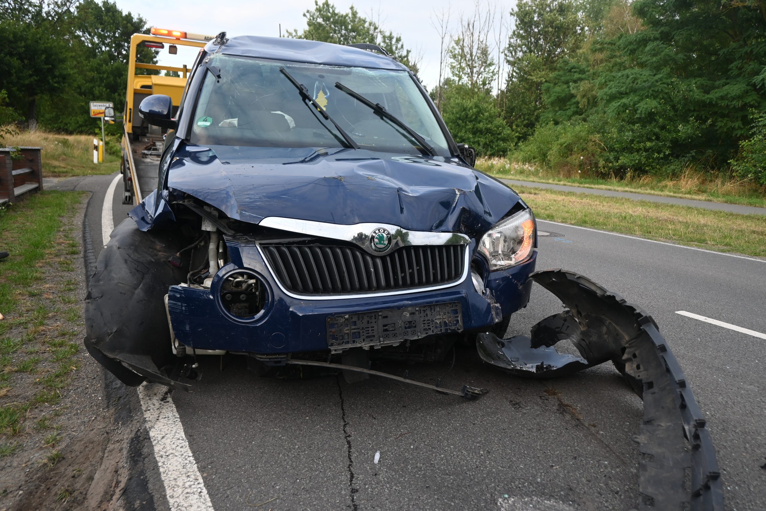 Unfall auf der B248 in Kricheldorf: Skoda überschlägt sich wegen Sekundenschlaf