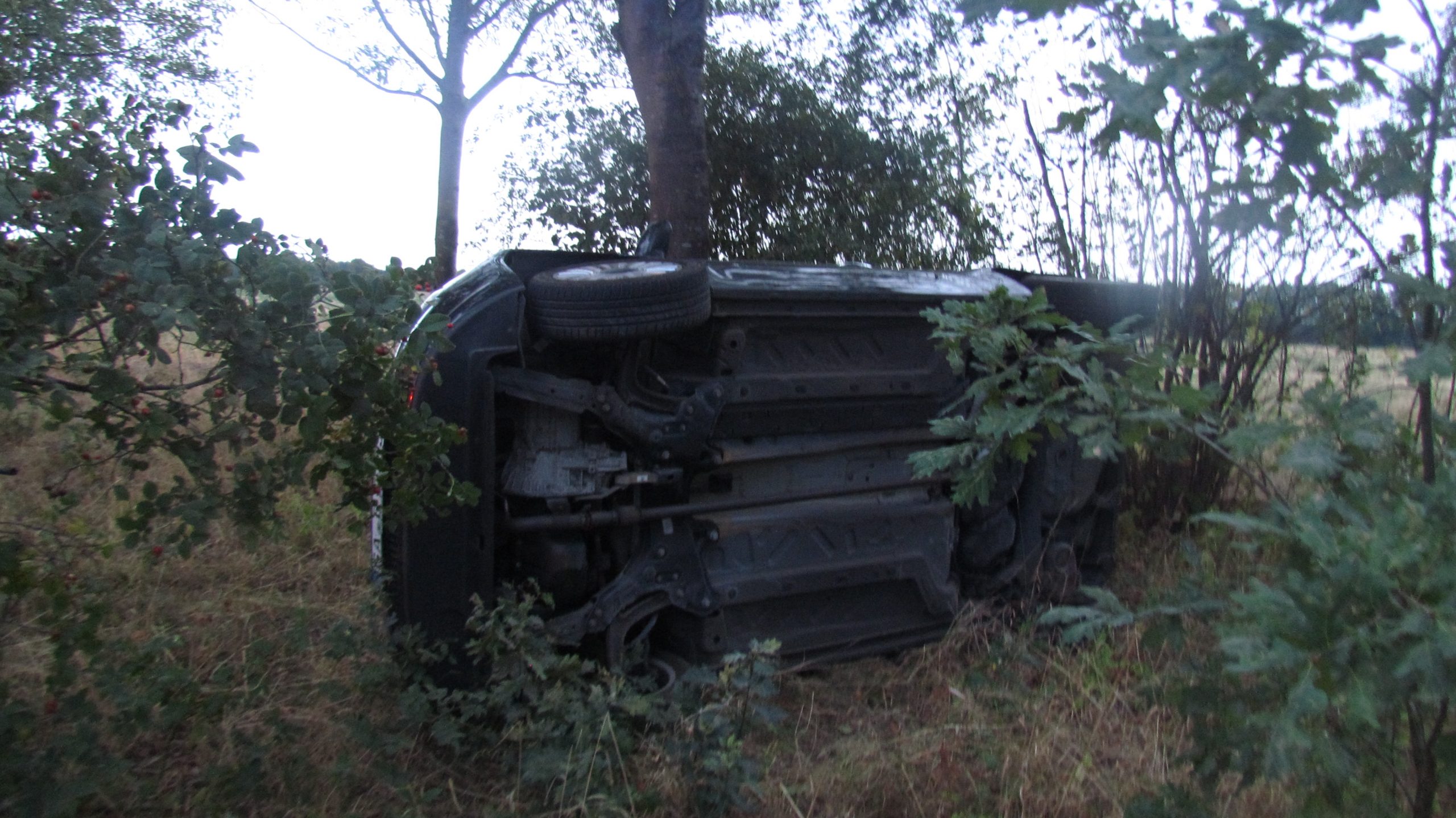 Unfall B190 bei Arendsee: Fiat kippt um