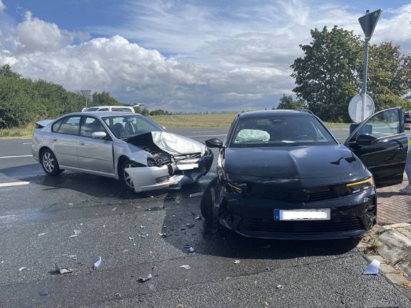 Schmatzfeld: Vier Verletzte bei Unfall auf B 244