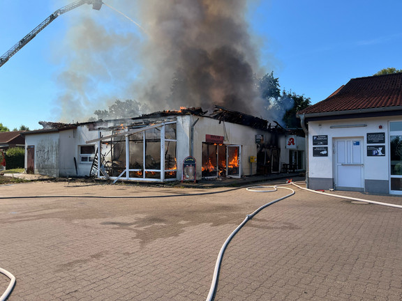 Uchtspringe: Imbiss brennt nieder – Kita evakuiert