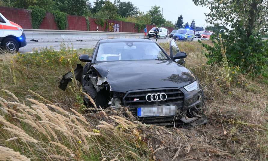 B 71 bei Salzwedel: Dreifach-Crash beim Überholen
