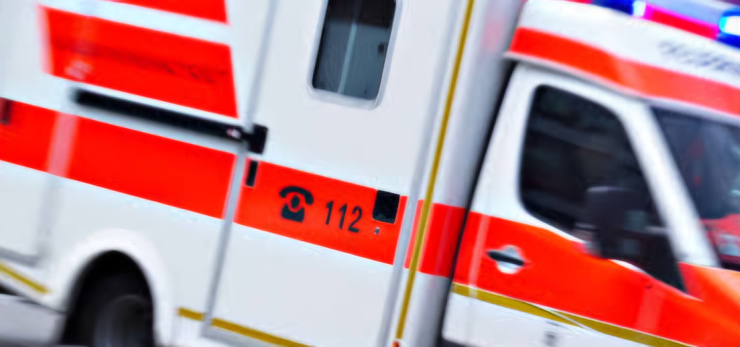 Elbe-Parey: Lkw streift Rettungswagen