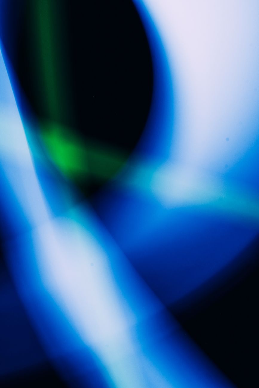 a blue and white light on a dark background